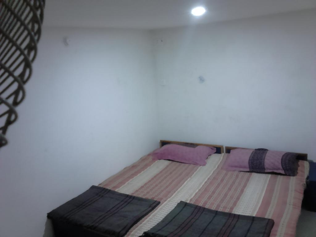 Leela Guest House Варанаси Стая снимка