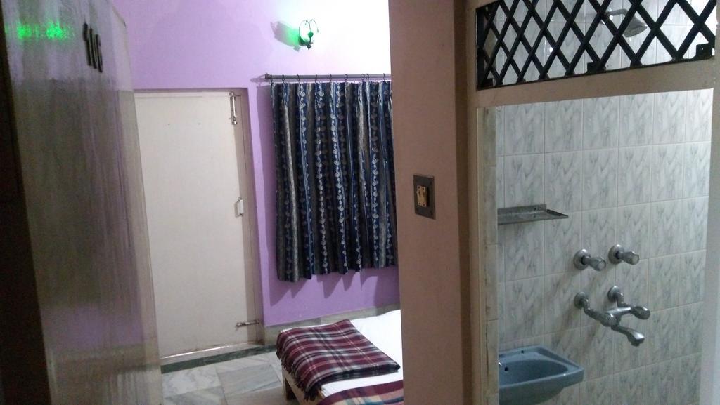 Leela Guest House Варанаси Екстериор снимка