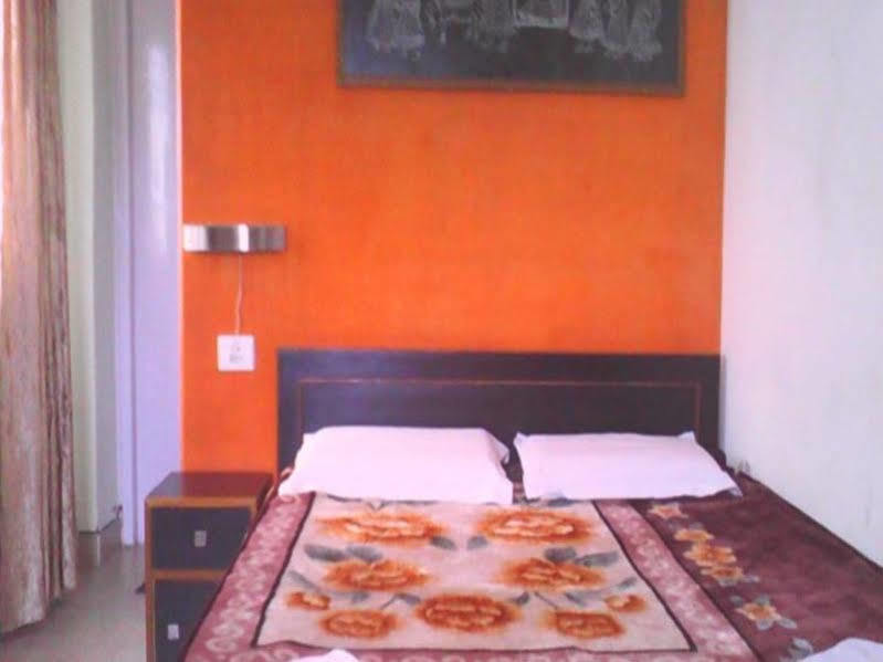 Leela Guest House Варанаси Екстериор снимка