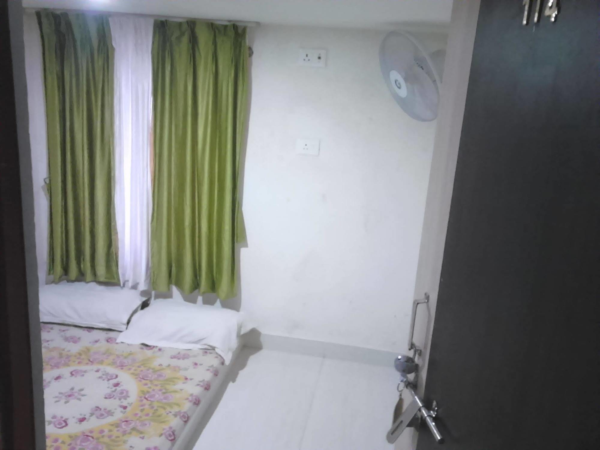 Leela Guest House Варанаси Екстериор снимка