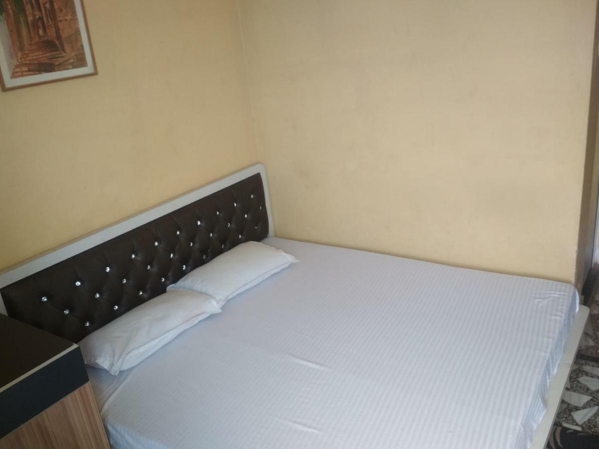 Leela Guest House Варанаси Екстериор снимка